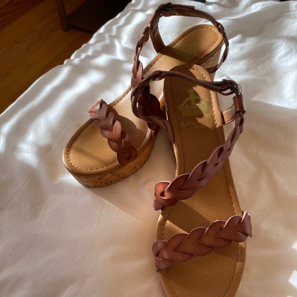 Crown Vintage wedges